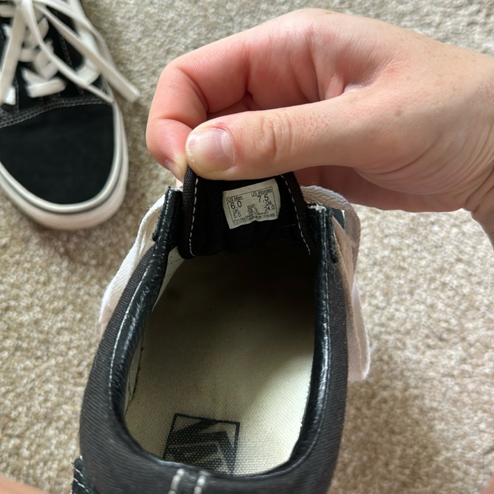 Vans - Picture 6 of 6